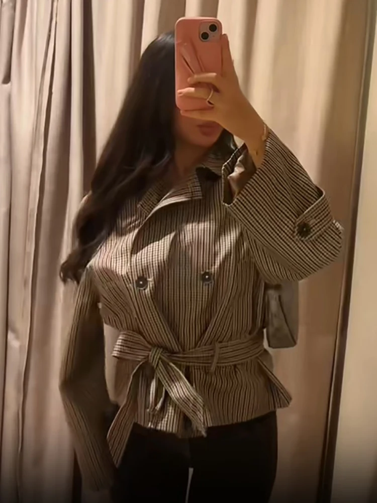 Klassischer karierter kurzer Trenchcoat für Damen, schickes Revers, zweireihig, mit Taillengürtel, langärmelige Jacke, Herbst-Windbreaker-Oberbekleidung