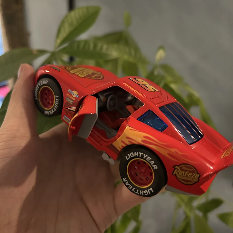 Modèle réduit de voiture Rains Mcqueen en métal moulé sous pression avec lumières, Disney Toy Story 3, roue arrière nervurée, crachez votre langue, jouets à inertie