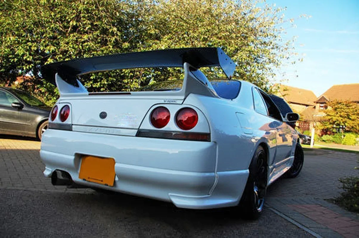 FRP Black or Grey Unpainted Rear GT Spoiler Wing 5pcs For Nissan R33 Skyline GTR Bee Style(only fit to GTR Rear Spoiler Base)