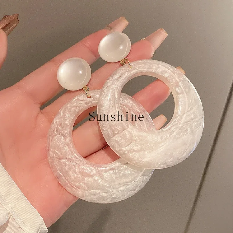 

Circle earrings temperament advanced sense simple versatile earrings women