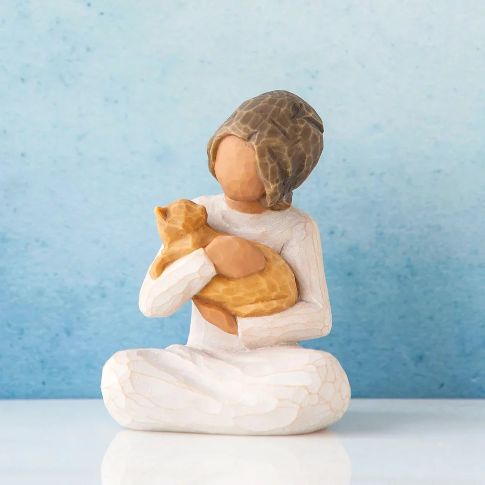 Cat holding figurine resin sculpture, home desktop sculpture, art decoration, dormitory handmade crafts