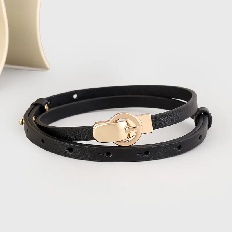 

Тонкий пояс из натуральной кожи с дизайнерской круглой пряжкой, идеально подходит для сочетания с юбками и брюками.