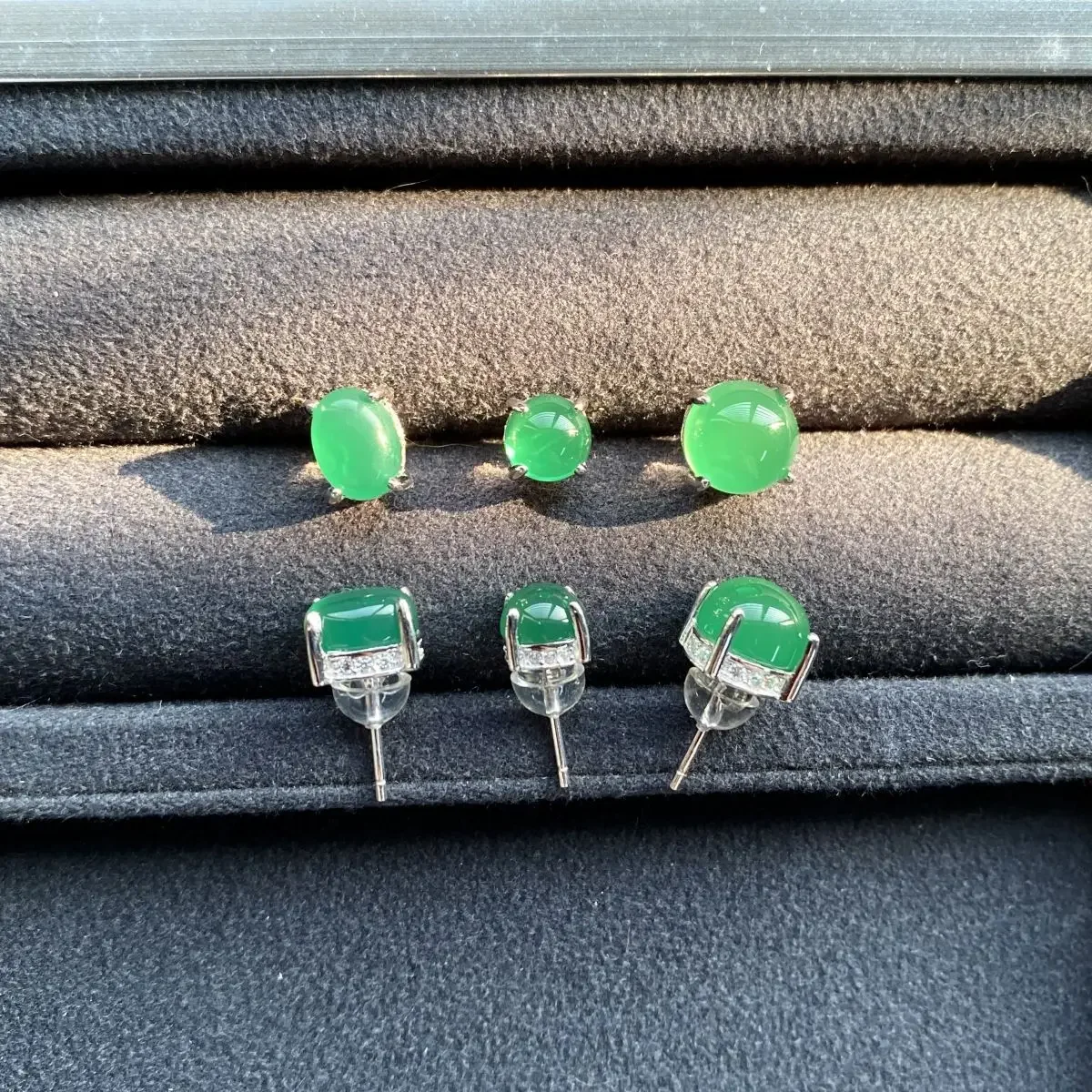 PT950 platinum imperial green jasper stud earrings, round egg-shaped top, natural agate, classic and elegant style