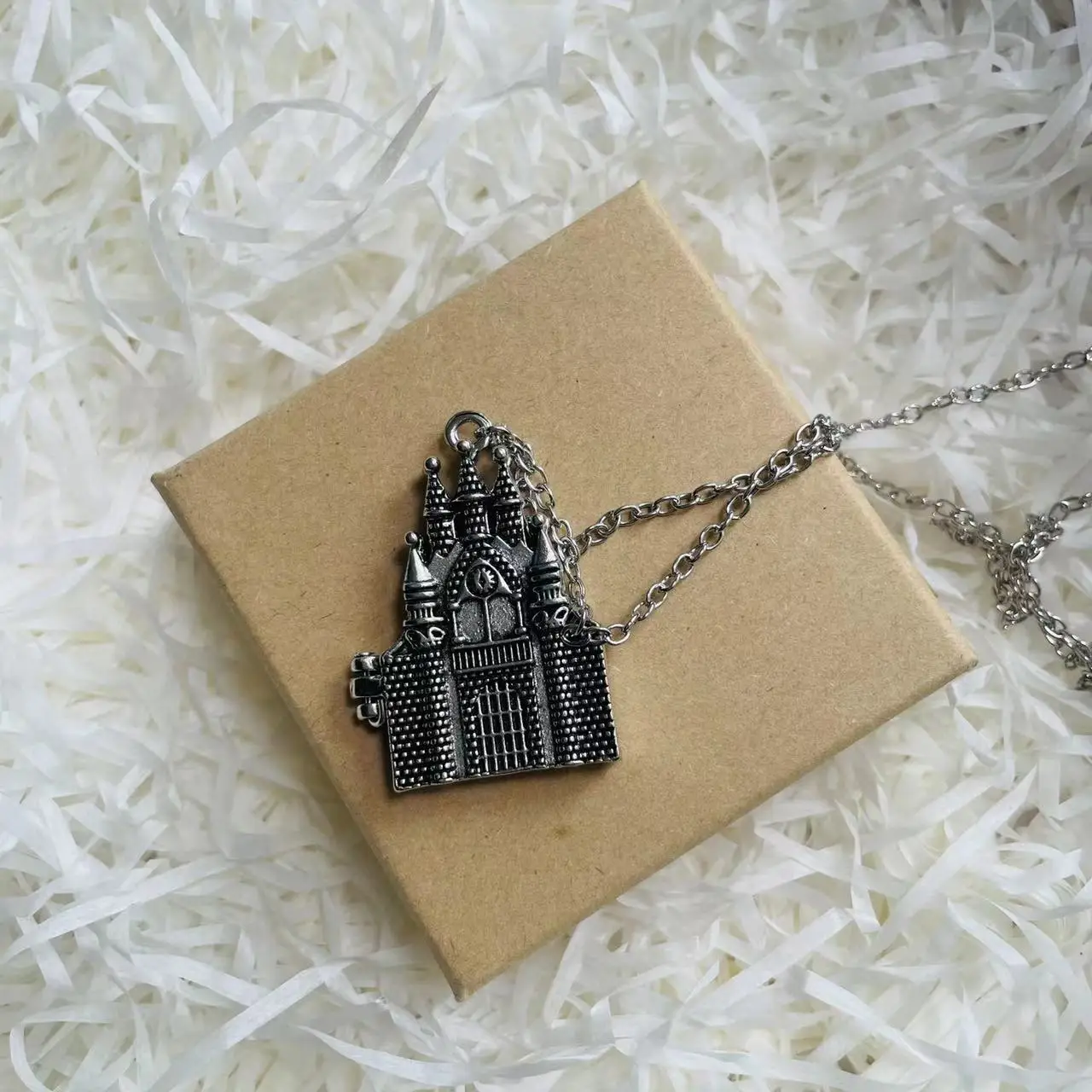 Starożytny Naszyjnik z Zawieszką w Kształcie Zamku w Pudełku Prezent na Halloween Boże Narodzenie Nowy Rok Urodziny dla Dzieci Akcesorium do Cosplayu