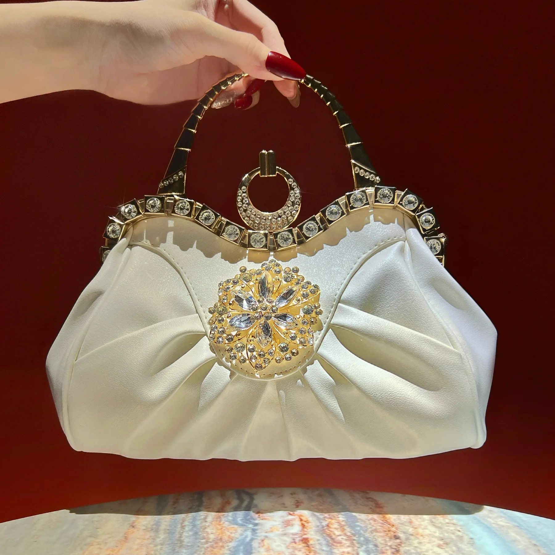 New women's diamond-encrusted handbag temperament chain handbag messenger women's bag high-end light luxury dinner bag
