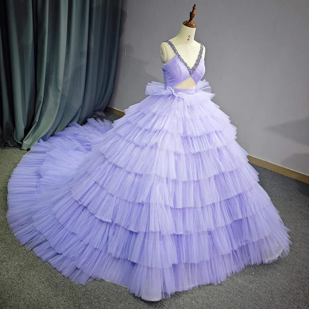 สปาเก็ตตี้สายรัดกระโปรงฉัตร Quinceanera ชุดคริสตัลประดับด้วยลูกปัด Bodice ยาว Train Ball Gown สําหรับหวาน 15 16 Party