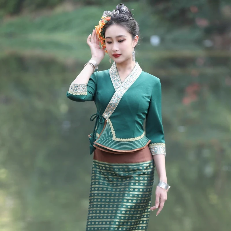 

Dai Thai Traditional Ethnic Clothing Women's Set Embroidered Spring Summer Tops Skirt Daily Work Thailand Clothes