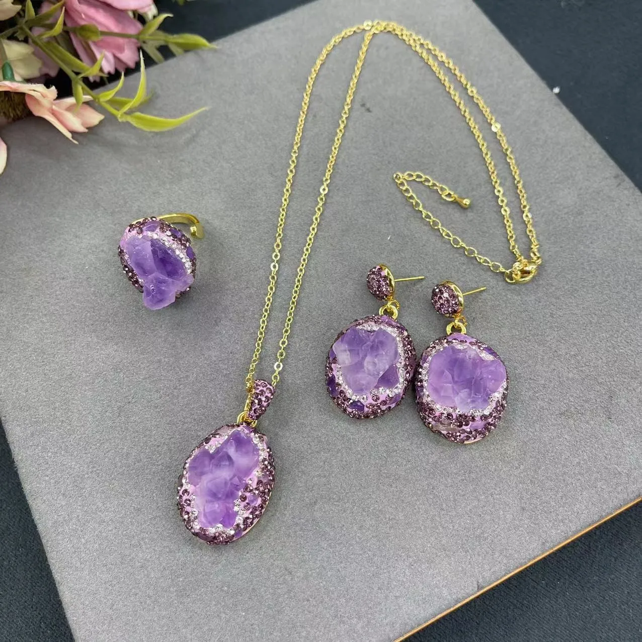 

YEEVAA 1 Pair Of Earrings + 1 Necklace + 1 Ring Vintage Jewelry Set Inlaid Natural Amethyst Symbol Of Fortune And Happiness