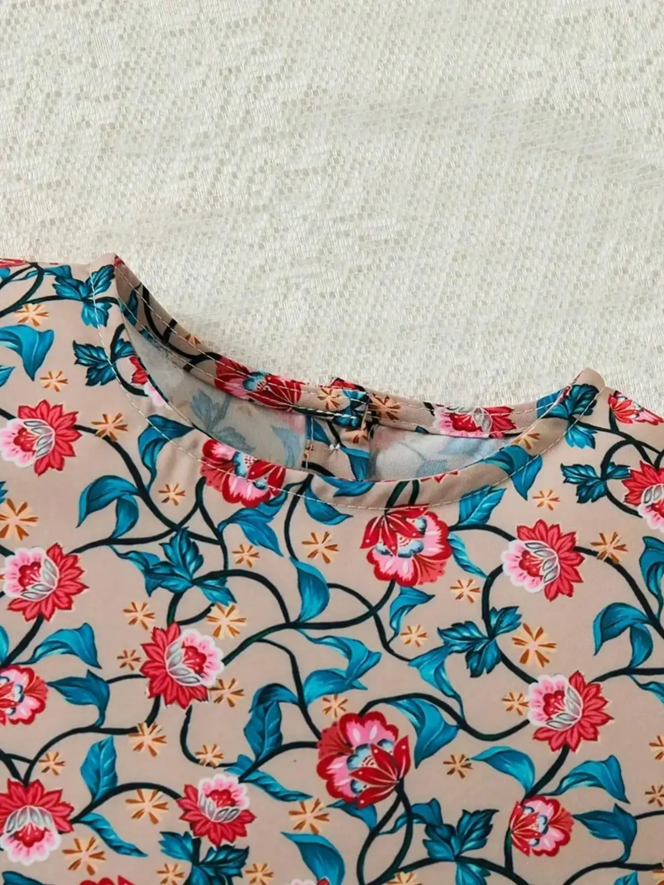 Rock mit Rüschenkanten und Blumenmuster-Oberteil + Spitzen-Saum mit gewebtem Taillenband, halber Rock, geometrische Spitze, lässiger Stil. – Detail 5