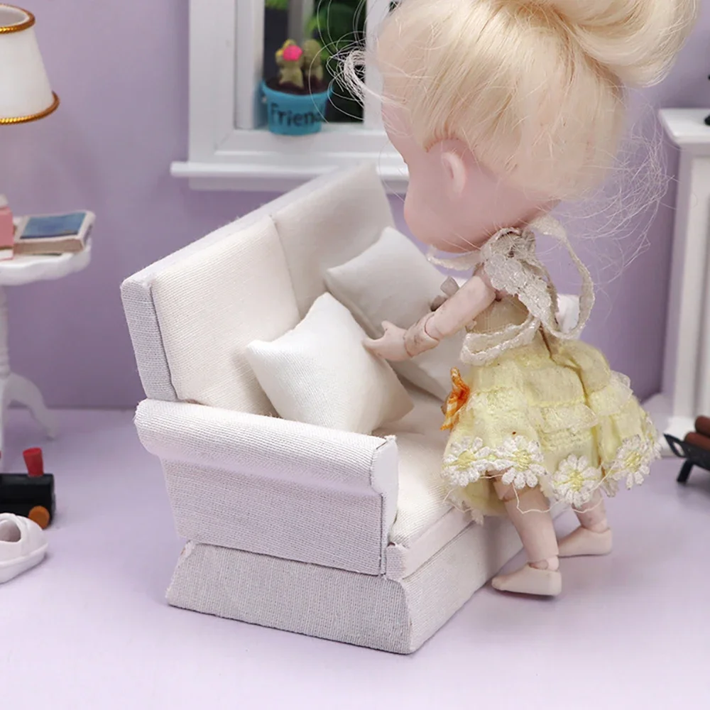 1/12 Poppenhuis Miniatuur Witte Dubbele Bank met Kussen Mini Meubels Model Speelgoed voor Poppenhuis Accessoires Decoratie ob11 bjd
