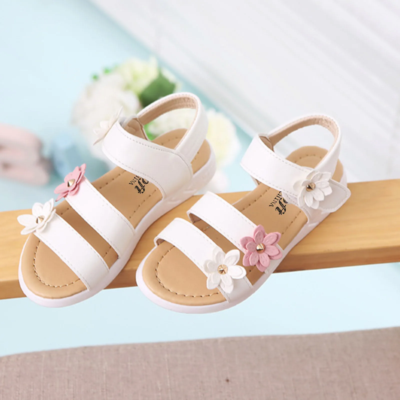 Children's Sandals 2024 New Girls Flats Princess Flower Kids Summer Slip on Shoes Pink Soft Sole Elastic Band Open Toe Footwear