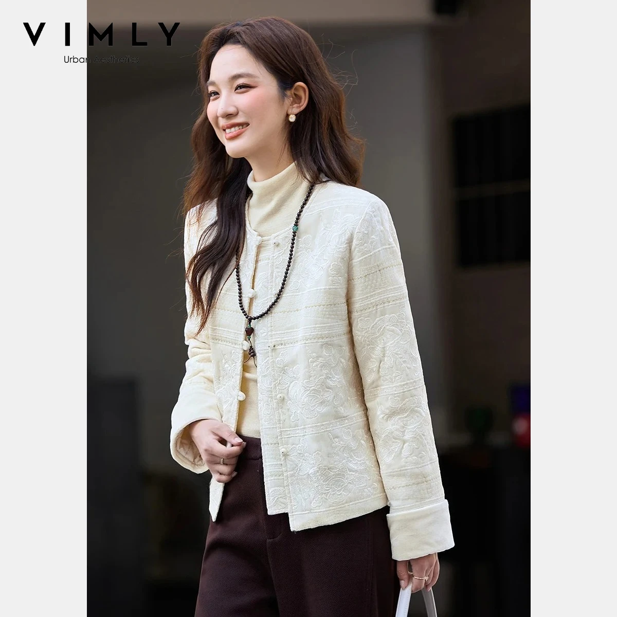 

Женские куртки VIMLY, новинка 2025, бархатные стеганые парки в китайском стиле с вышивкой и круглым вырезом, свободные утепленные женские зимние пальто A3235