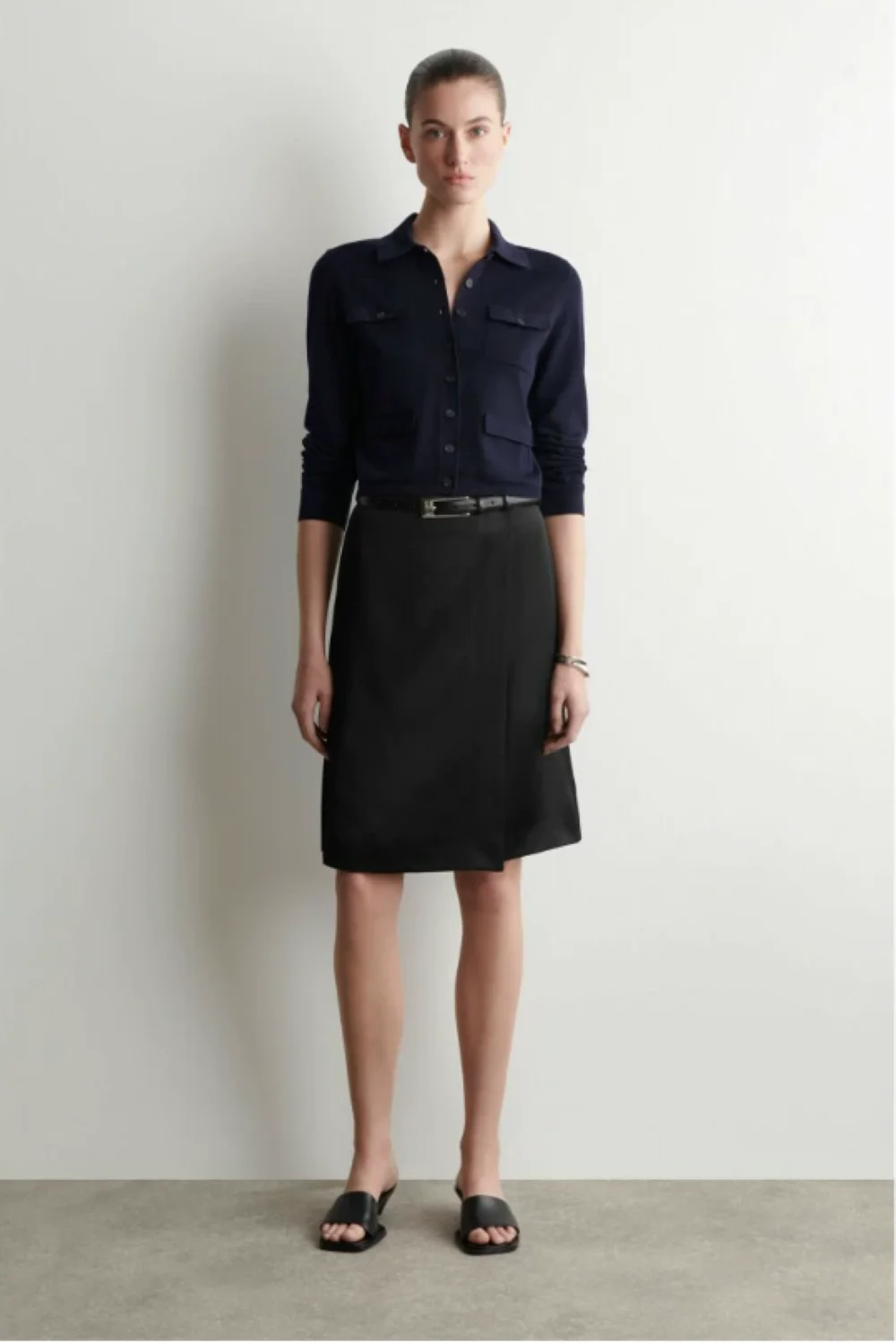 XIMIAN APPAREL 2026 Traf Cos Spring New Style of Women's Casual Shaping Style Pocket Knitted Cardigan in Navy Blue