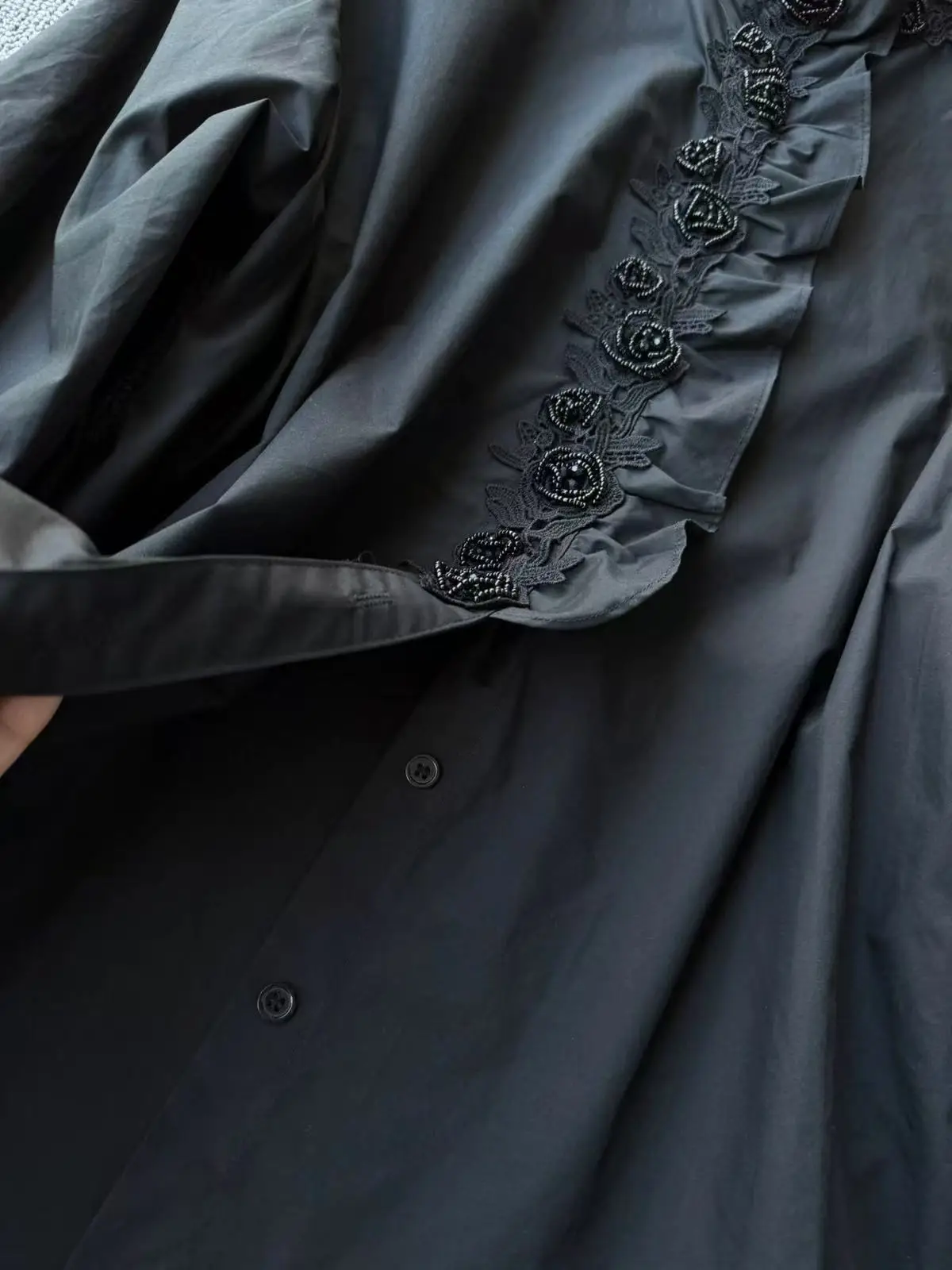 女性用長袖ブラウスとシャツ,ハイエンド,3Dビーズ,花のステッチ,綿,黒,白,エレガント,婦人服