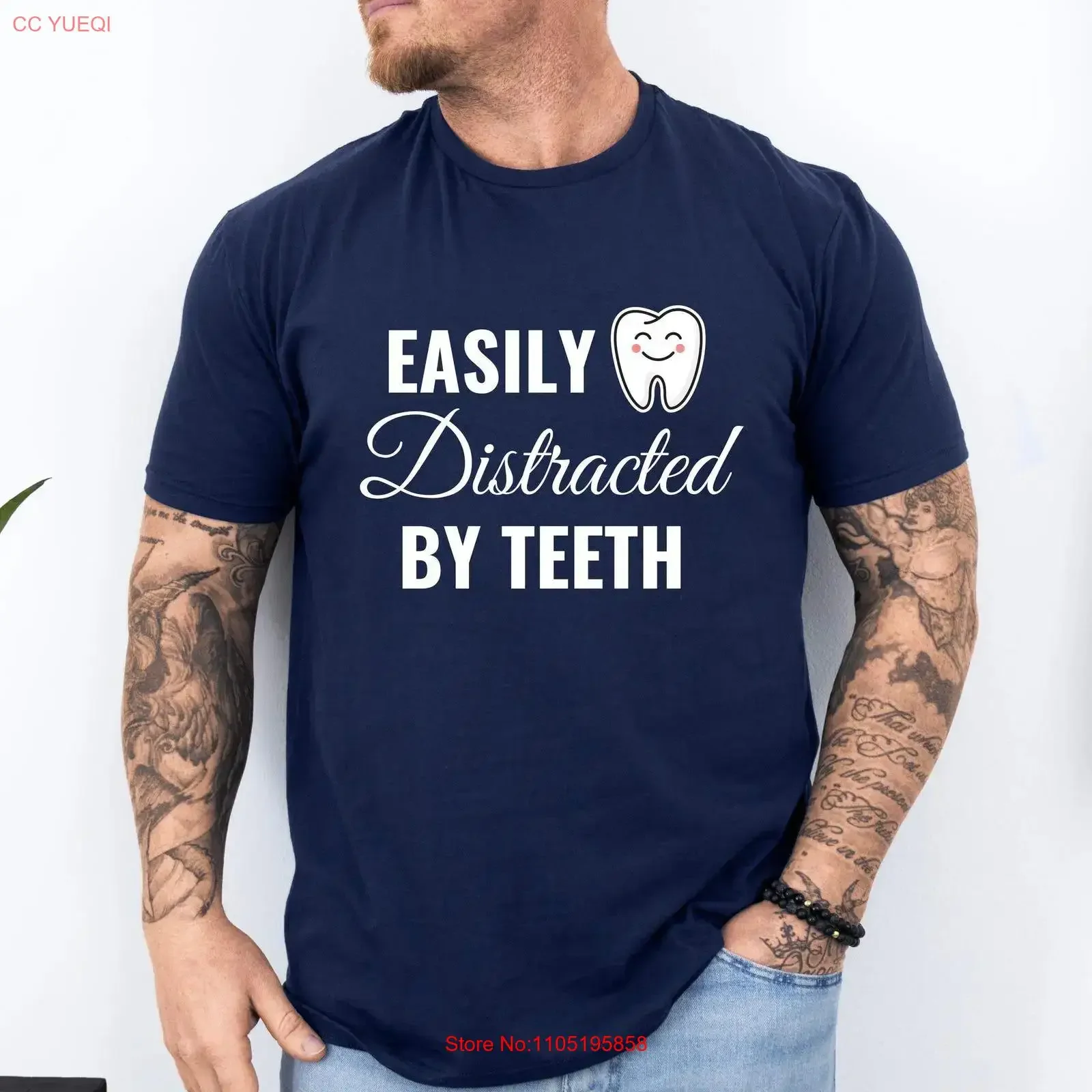 

Футболка с забавным принтом для стоматологов и любителей зубов: «Легко отвлечь внимание» — винтажный дизайн, мягкая ткань, модный стиль.