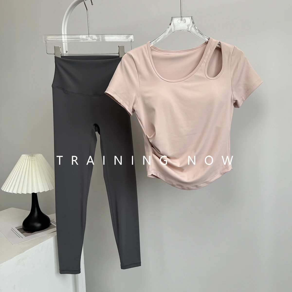 

Костюм для йоги, женский летний модный спортивный костюм для тренировок, обтягивающий тонкий костюм с короткими рукавами для бега на открытом воздухе, быстросохнущий костюм