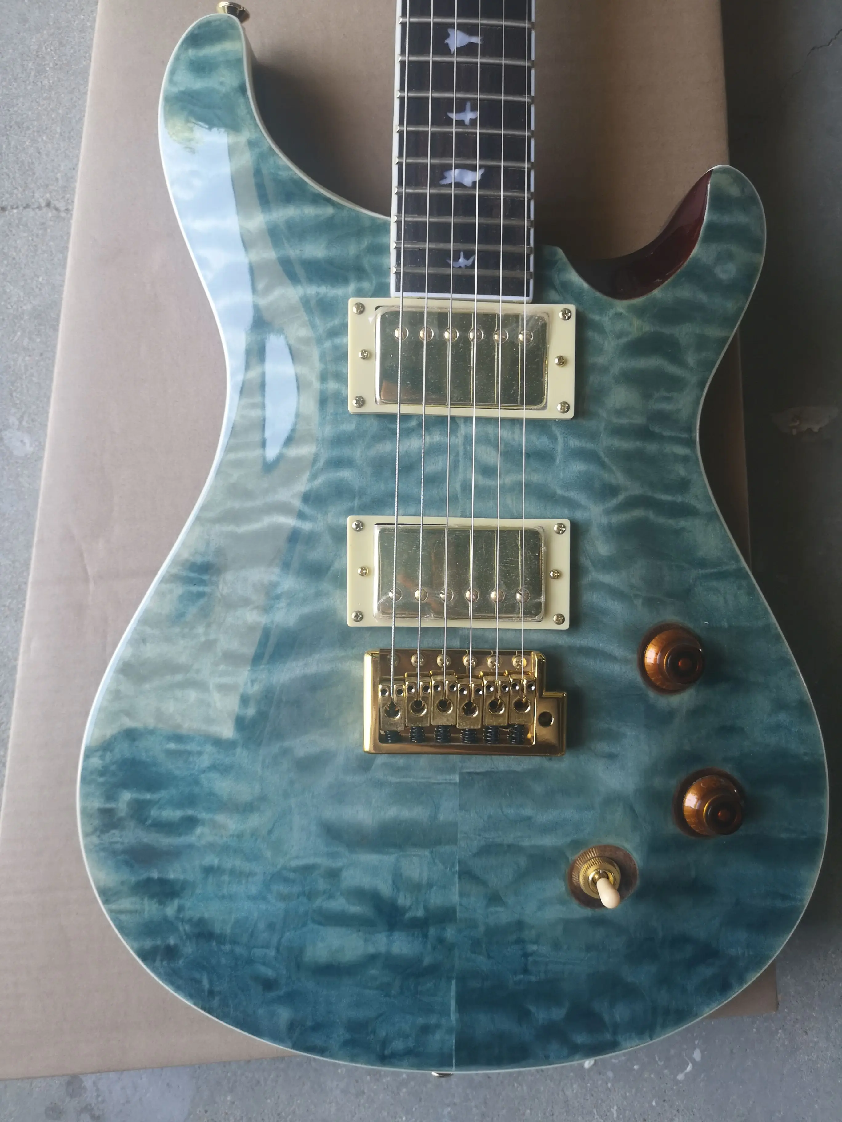 

Electric Guitar Light blue large floral veneer, hot. Made in China, mahogany body, have logo！in stock