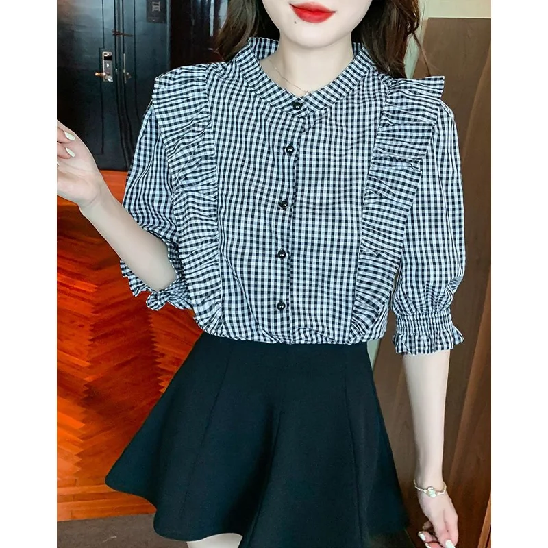 2023 neue Sommer modische Pendeln einfache Rundhals ausschnitt Western Plaid Print lose Vintage Hong Kong Stil Rüschen Rand Shirt