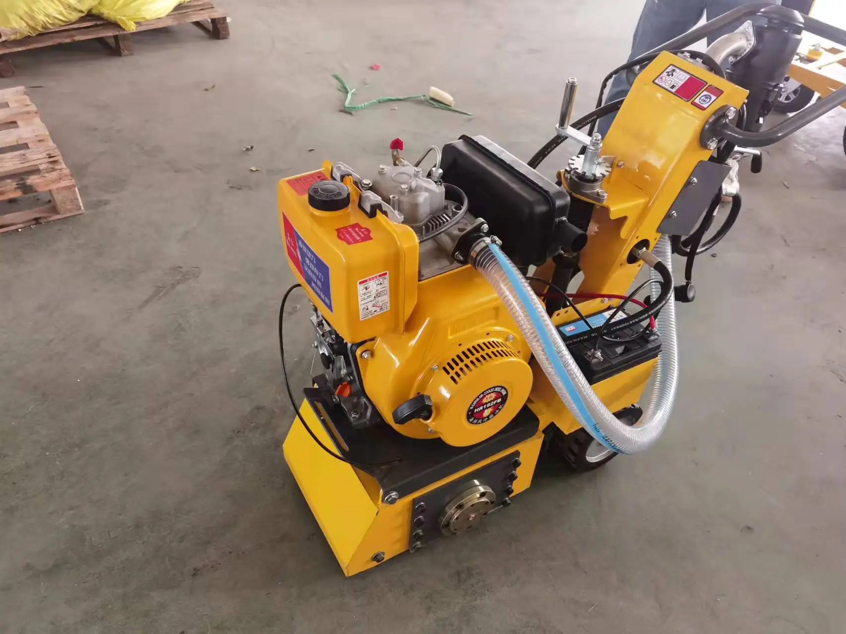 Self-propelled diesel-powered milling machine for road maintenance and repair of road defects