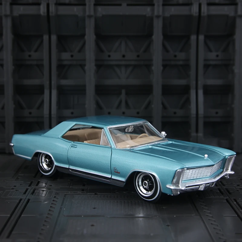 マイスト 1/26 シミュレーション 1965年式 ビュイック リビエラ グランスポーツ 合金製カーモデル 飾り物 コレクション、ドアとボンネットが開閉可能