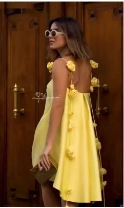abiti da ballo corti gialli sexy personalizzati A-Line fiori cinturino per spaghetti backless party mini abito banchetto abito da cocktail2025