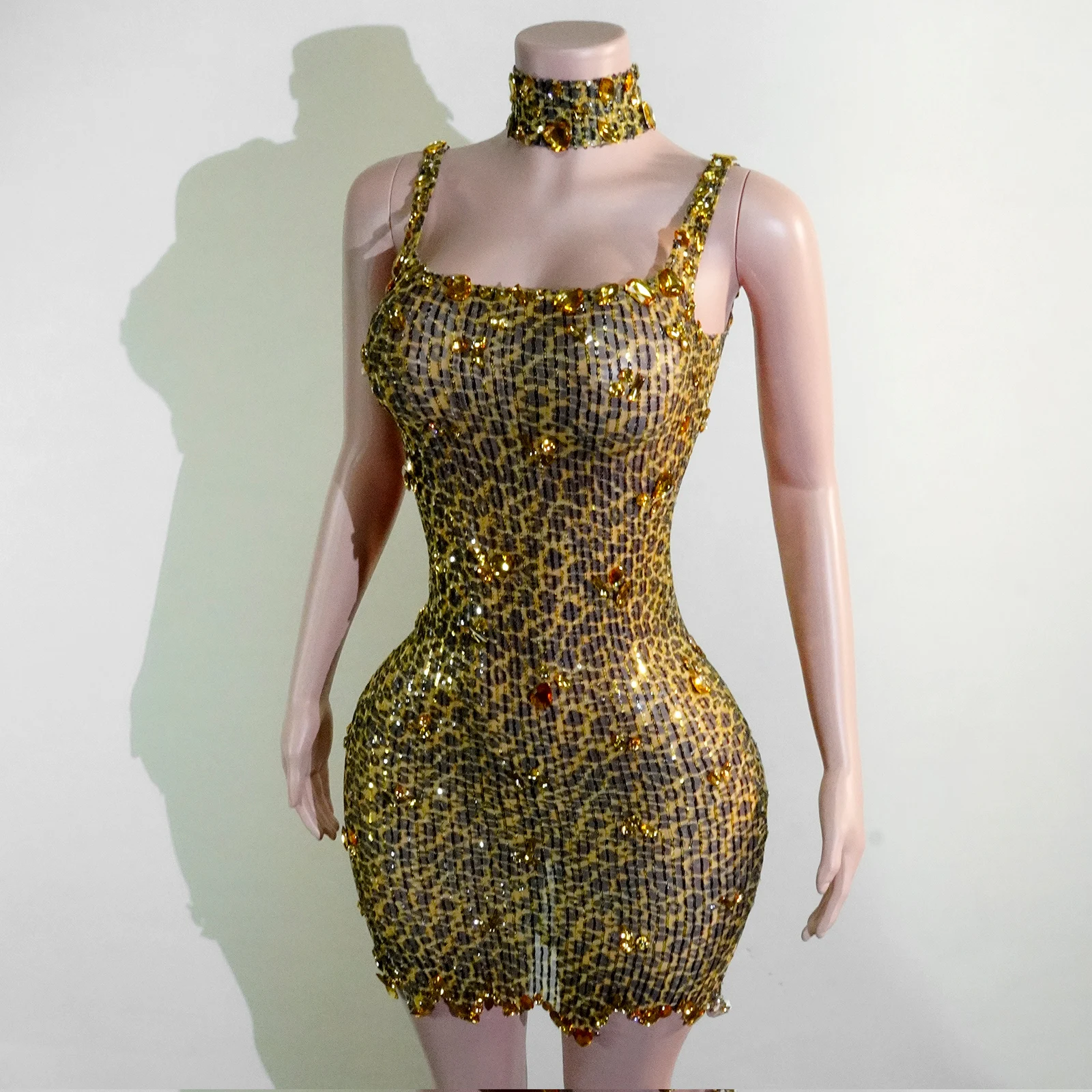 Элегантное золотое сетчатое платье с леопардовым принтом и блестками, платье со стразами, певица, сценическое празднование, вечернее выступление на сцене, трансвестит