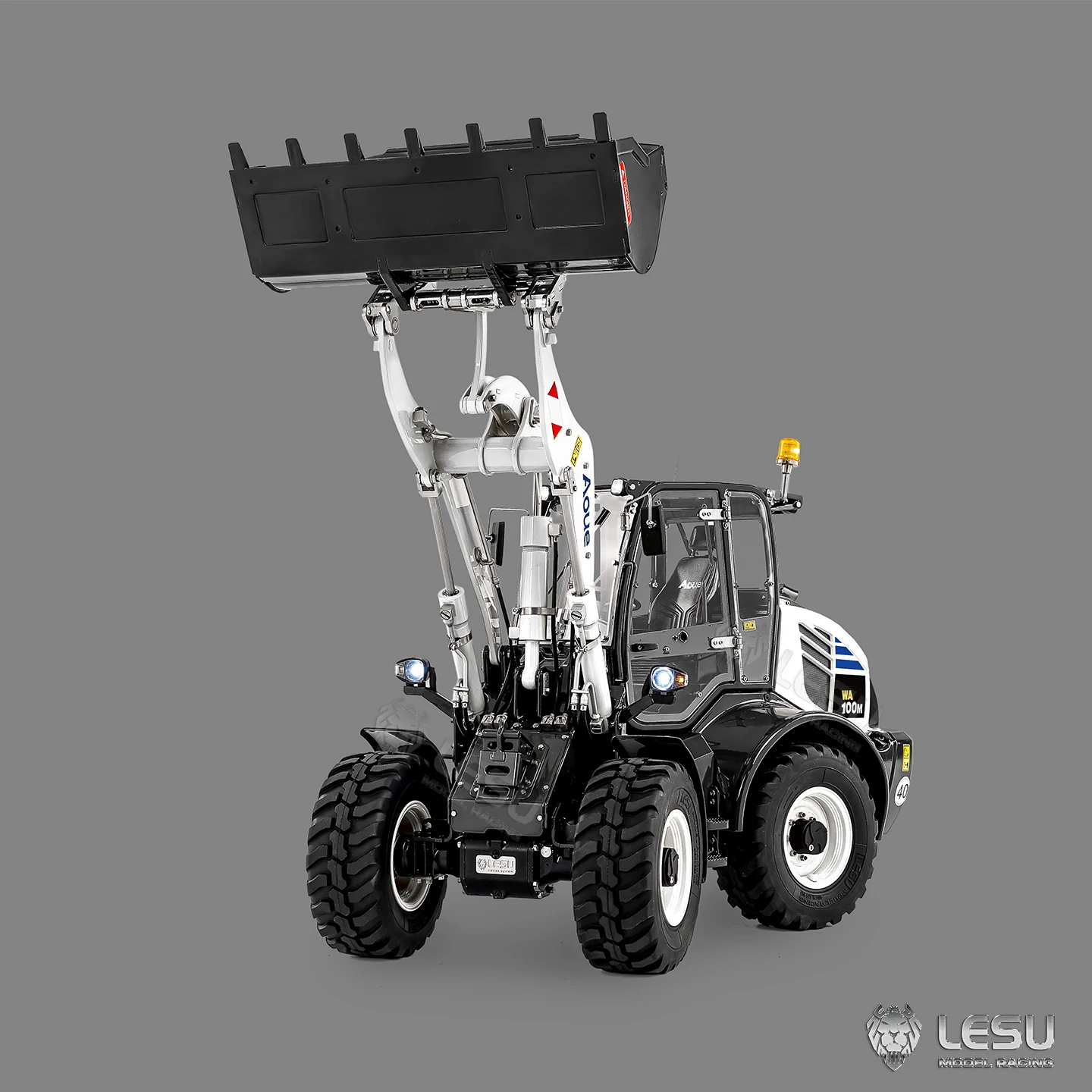 

Радиоуправляемый гидравлический металлический погрузчик LESU 1/14 4x4 Aoue WA100M-8 4CH с блокировкой дифференциала и подсветкой