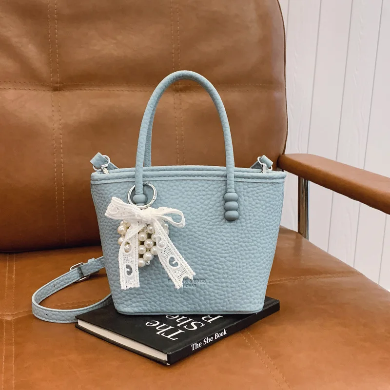 

Niche Design Portable Bucket Bag Women's 2025 New Summer Korean Version of Foreign Style Commuter Bag Shoulder Messenger Bag
