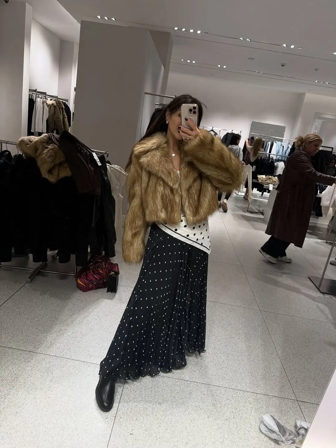 مصبوغ وأشار قصيرة فو الفراء معطف المرأة موضة التلبيب كم كامل رقيق فضفاض سترة دافئة سيدة الشتاء اليومية ملابس الشارع الشهير غير رسمية