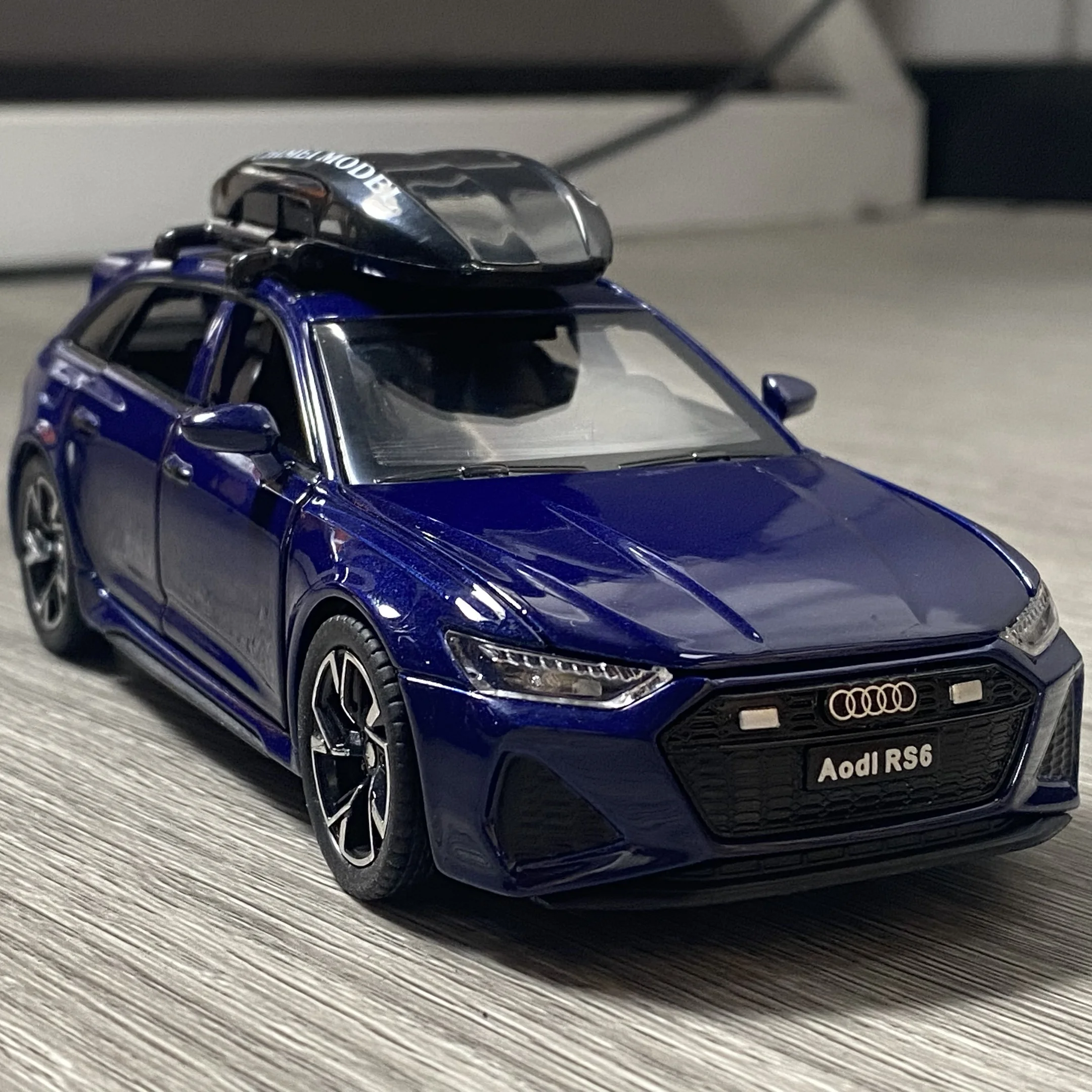 1:32 Audi RS6 Avant Diecast Car Model with Sound & Light