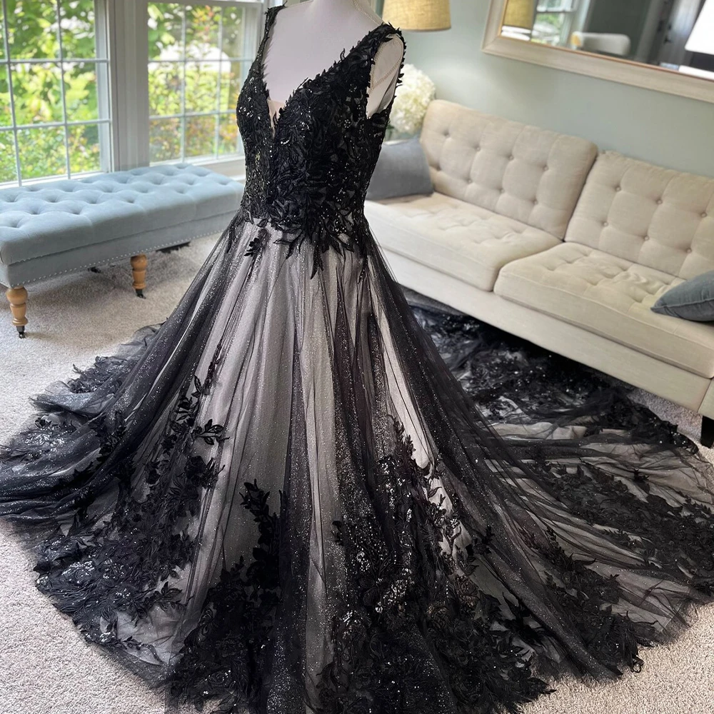 

Gothic Wedding Dresses V-Neck Sleeveless A-Line Bride Dress Appliques Shiny Halloween Bridal Gown Customized vestidos de novia