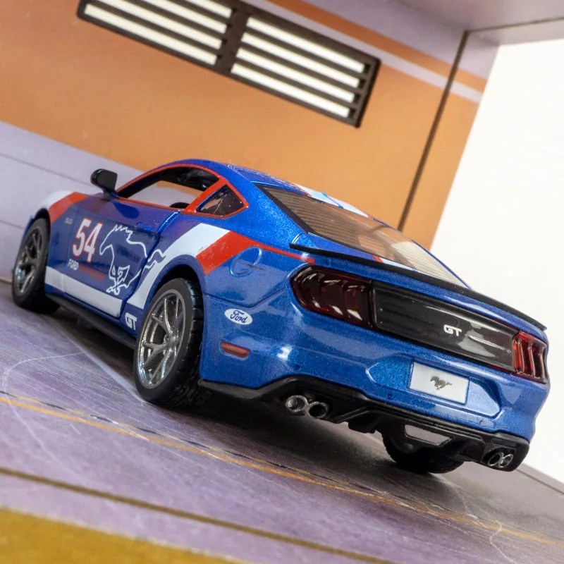 

CCA 1:34 Ford Mustang GT 2018 version alloy car model decoration doors can open children's acousto-optic pull-back toys