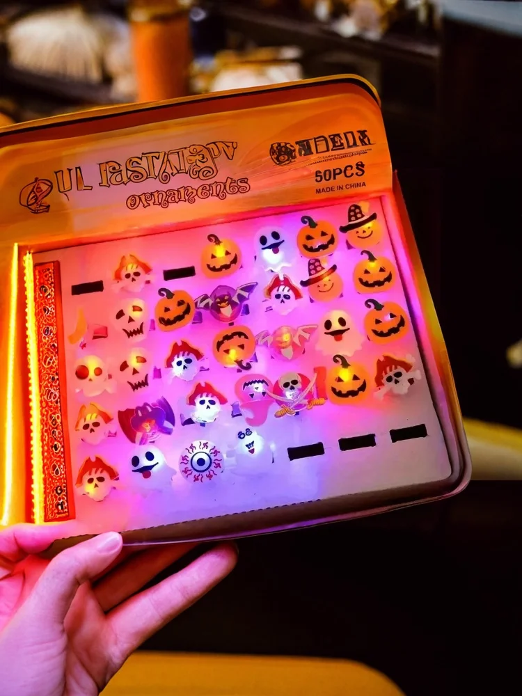 10-50 Stück LED-Ringe, Halloween-Leuchtringe in Form von Geistern und Fledermäusen, leuchtende Finger-Ringe, Halloween-Party, Geburtstagsgeschenke, Dekorationen und Zubehör. – Detail 8