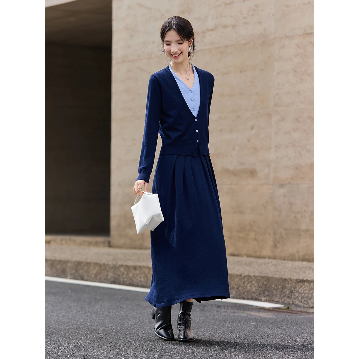 

VIMLY Women's Blue Knitted Set 2025 Autumn V-Neck Patchwork 2 in 1 Cardigan Pleated Long Skirt Female Two Piece Skirt Set 75135