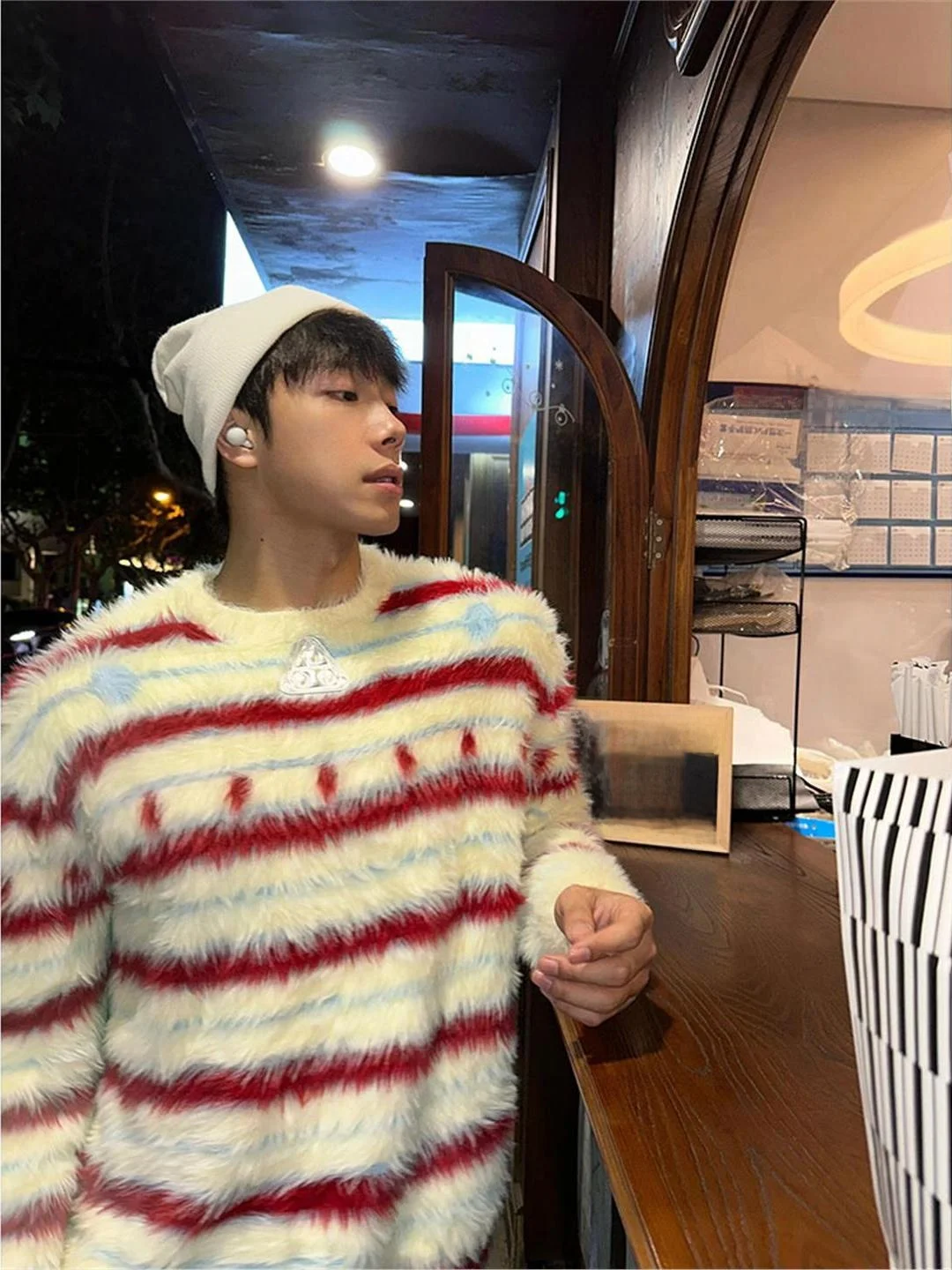 

Красный полосатый пушистый вязаный свитер с круглым вырезом, повседневный свободный зимний топ для празднования Нового года, универсальный и удобный.