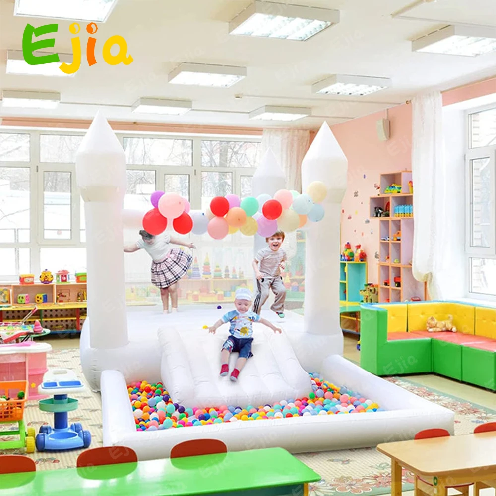 Casa de salto de castelo branco de PVC resistente de 13 pés com poço de bola e casinha de bolha de balão de trampolim de salto de 10 pés para festa no quintal