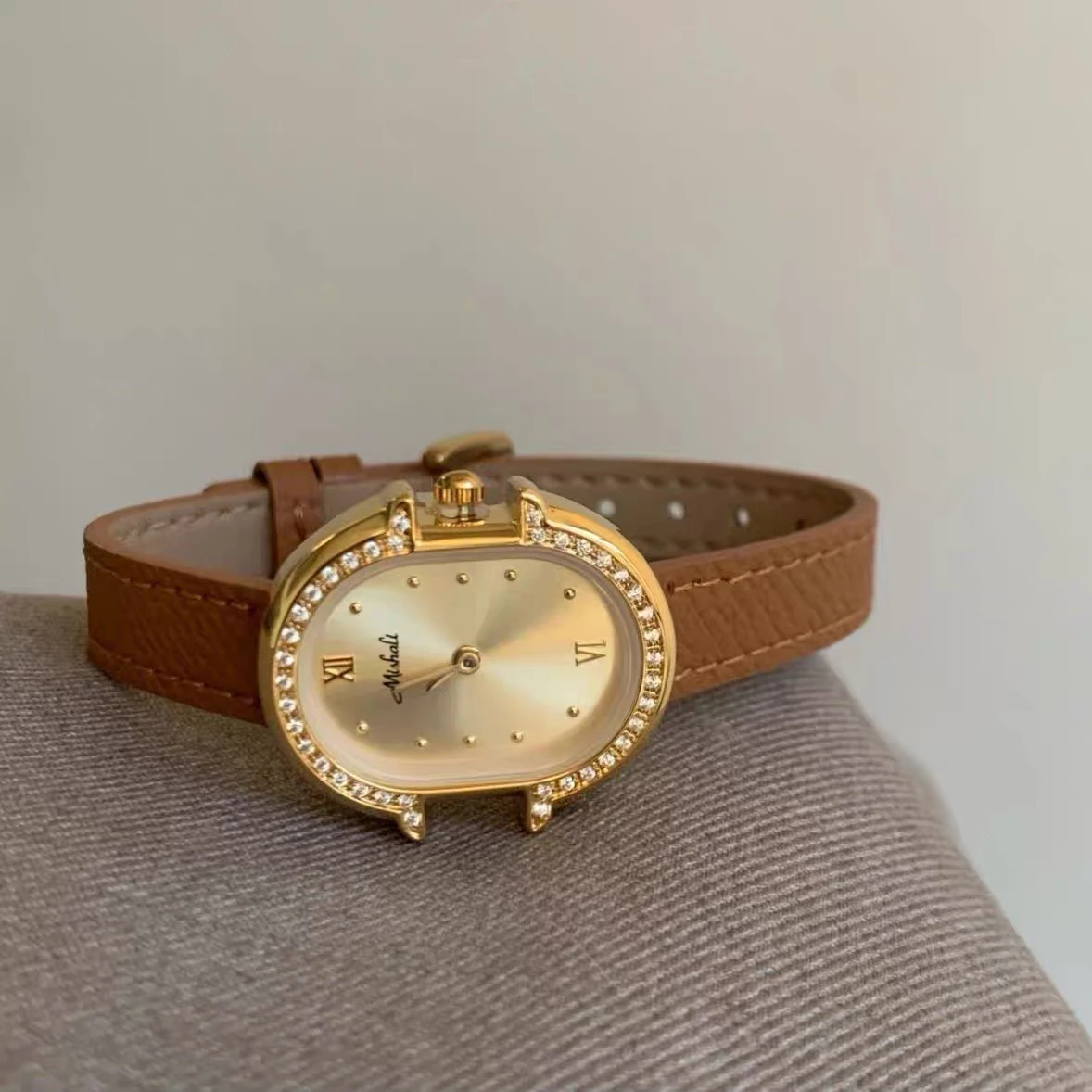 New Oval Leather Strap Women'S Watch, Retro And Stylish Small Dial Quartz Watch, Student Watch, Exquisite Ladies' Wristwatch.