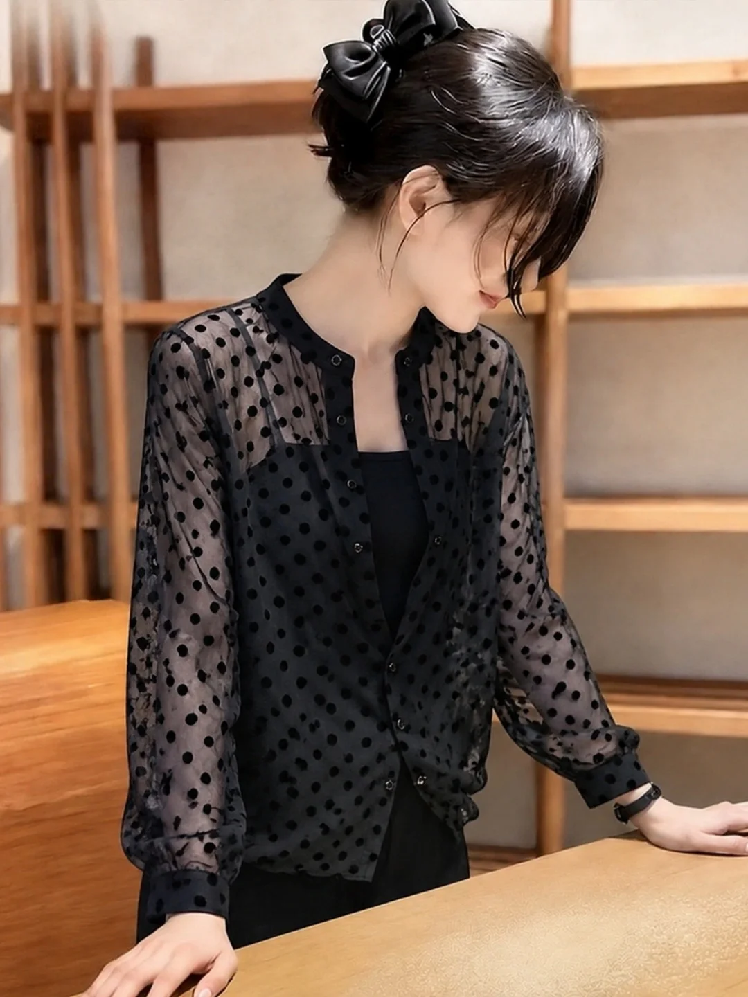 

Elegant Polka Dot Long Sleeve Shirt Women's Single Button Design Sensation Korean Style Summer 2026 Silk Top Classy Fashion