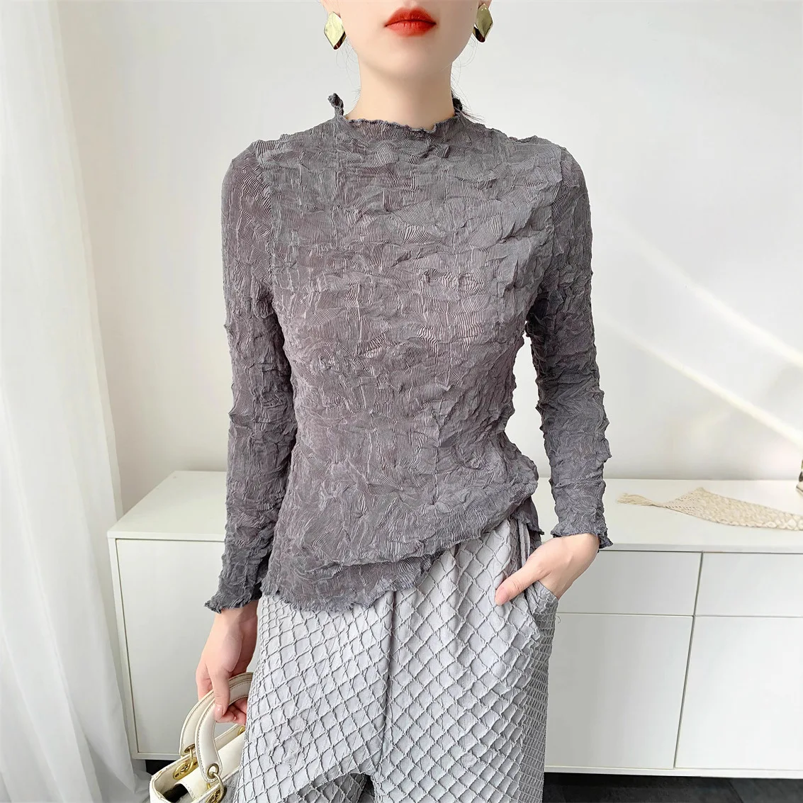 miyake Women Slim Bottom Shirt Solid Colour Round Neck Long Sleeve Loose Stretch Design Female T-Shirt 2025 Spring New Clothing