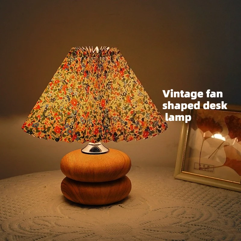 Quarto retro plissado floral high-end lâmpada de mesa com iluminação de cabeceira personalizada proteção para os olhos atmosfera pequena luz noturna