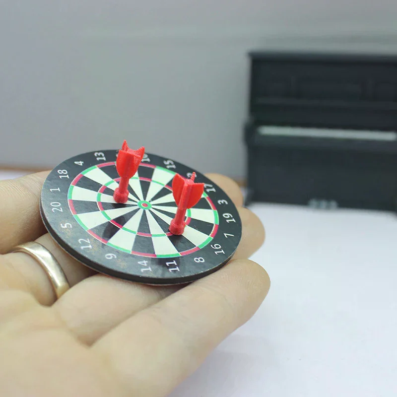 2Set Poppenhuis Miniatuur Magnetische 2 Dart Sport Speelset Ornament Miniatuur Dart Sport Model Thuis Outdoor Scène Accessoires