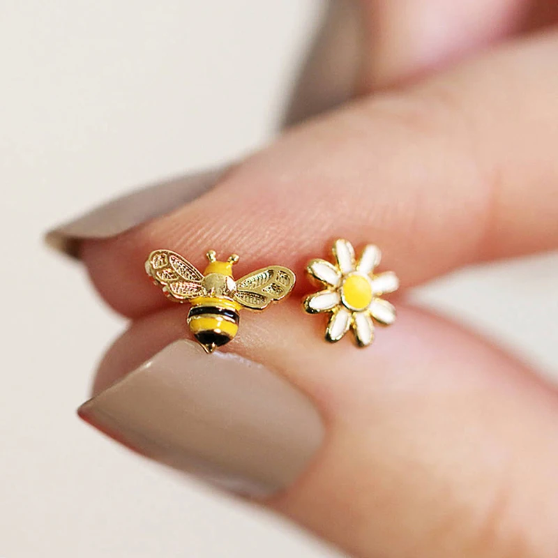 Huitan Bienen- und Blumen-Ohrstecker, Niedliche Gelbe Emaille-Tierohrringe, Ausgefallenes Geschenk, Statement-Schmuck für Frauen, Großhandel