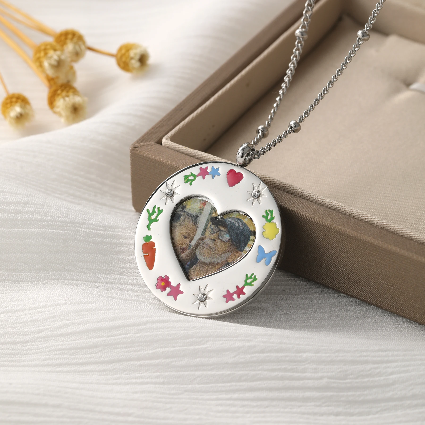 

Custom Picture Pendants Personalized Enamel Necklaces Unique Custom Jewelry 18K Gold Plated Jewelry Gifts for Women Memorial
