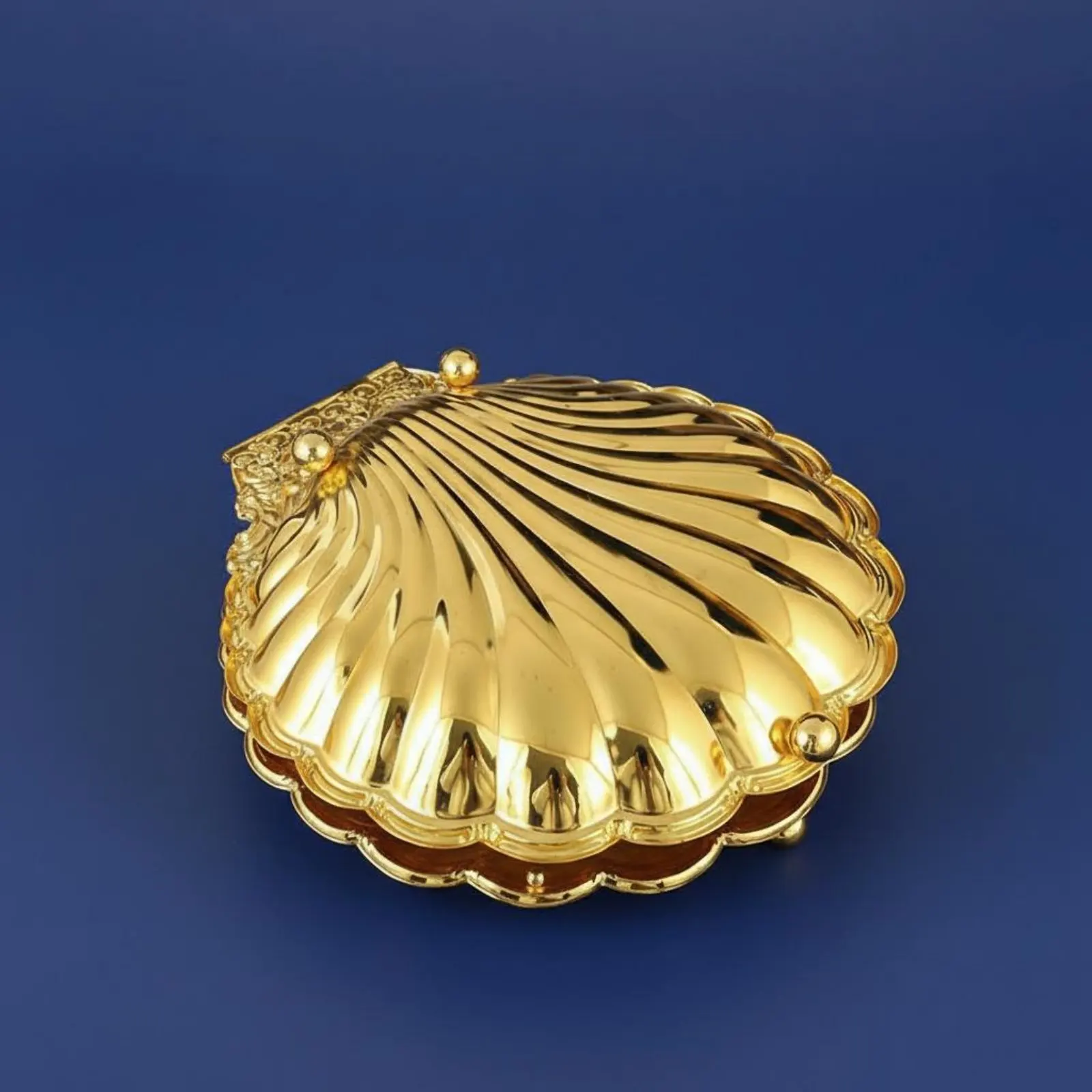

Golden Shell Candy Box Zinc Alloy Construction Vintage Design Fruit Plate Decorative Shell-Shaped Container Luxury Design