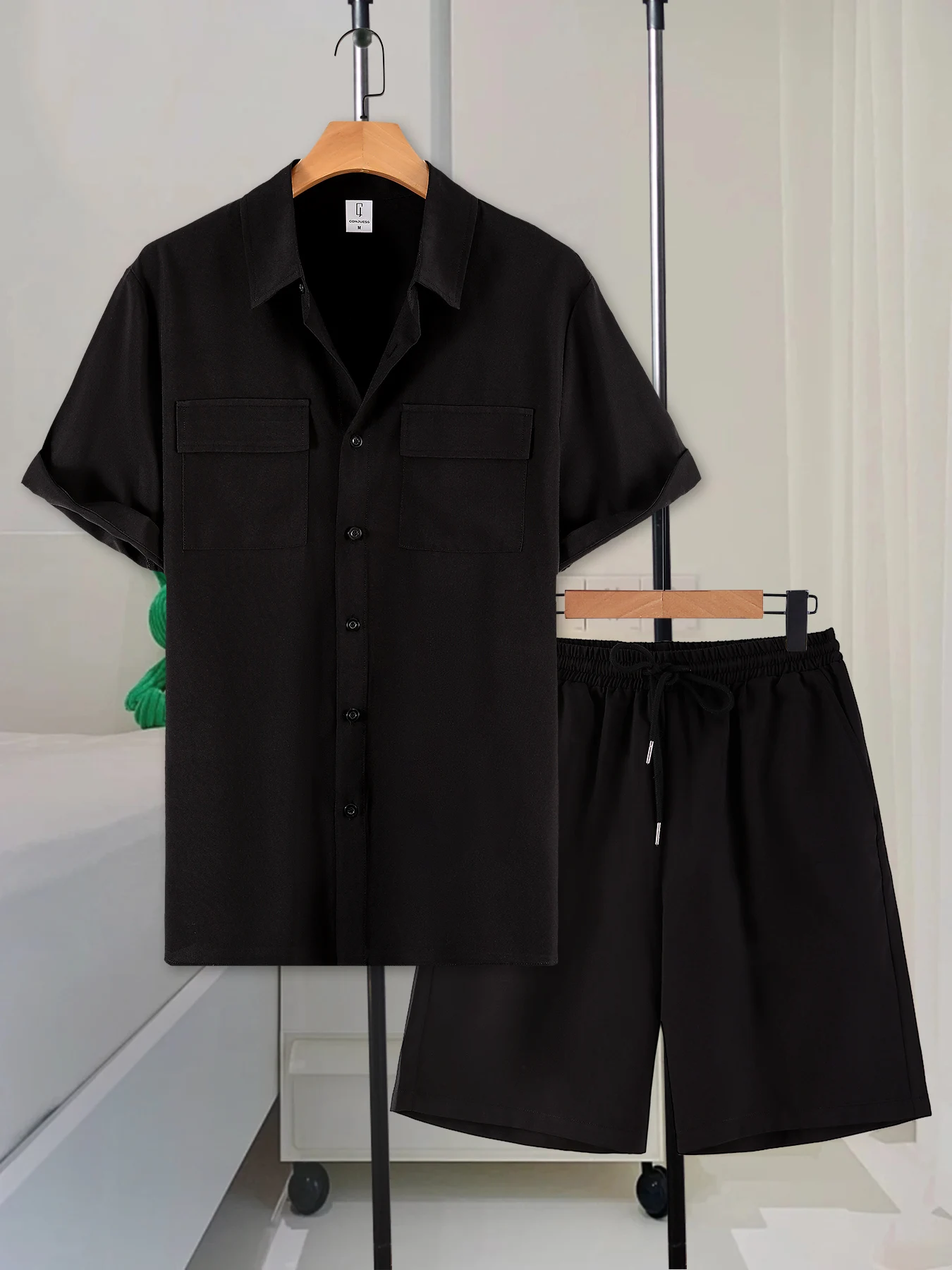 Sommer-Arbeitskleidungsset für Herren, schwarzes Kurzarmhemd mit Doppeltaschen + Shorts mit elastischem Bund
