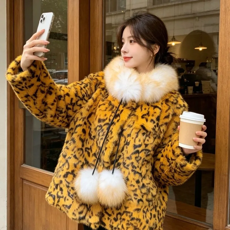 2026 New Leopard Print Real Fur Rabbit Fur Jacket Fur Collar Fox Hair Girls Should Wear Beautifully Temperament Commuting Coat