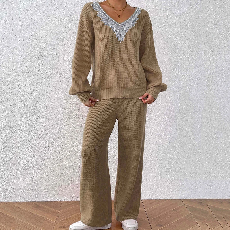 

Осень-зима Новые свитера с длинным рукавом и цветочной вышивкой Темпераментный вязаный костюм с v-образным вырезом Свободные повседневные широкие брюки из двух предметов