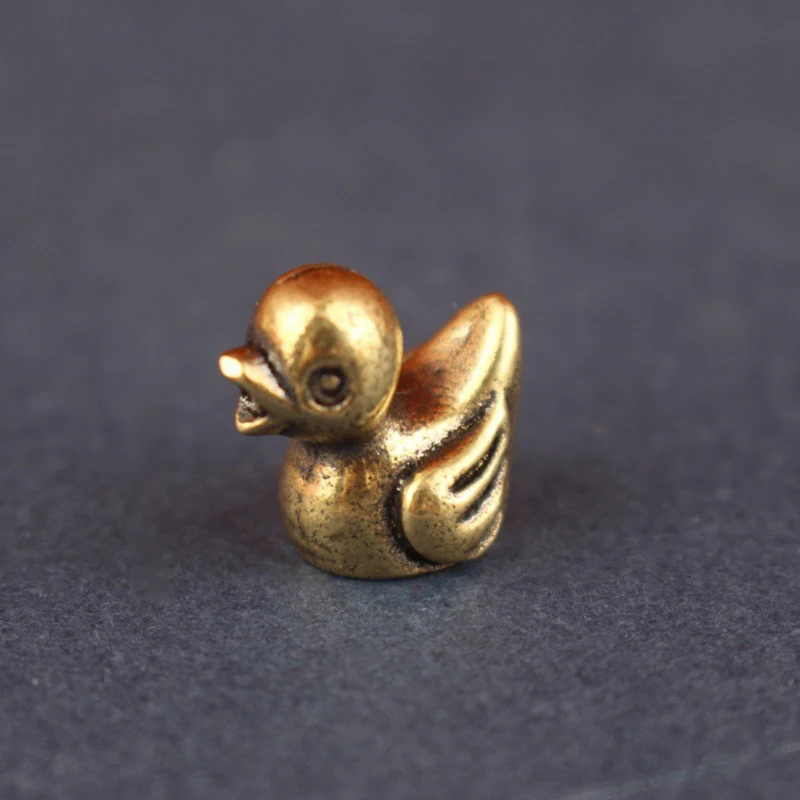 ​ 2 قطعة تمثال بطة نحاسية ، ديكور طاولة شاي الحيوانات الأليفة للشاي الحرفي ، هدية تزيين سطح المكتب على شكل بطة لطيفة