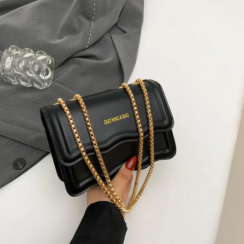 Versatile chain bag women's trendy fashion small square bag high-end commuter niche messenger bag