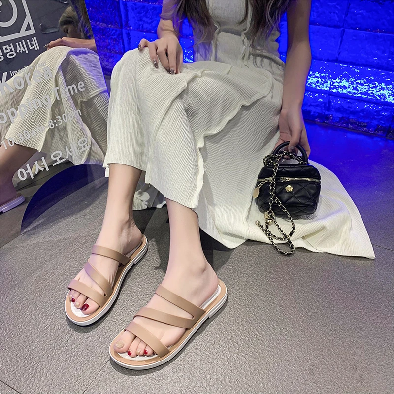 Summer Fashion New Style Comfortable Casual Lightweight and Breathable Women\'s Hollow Wear-Resistant Sandals